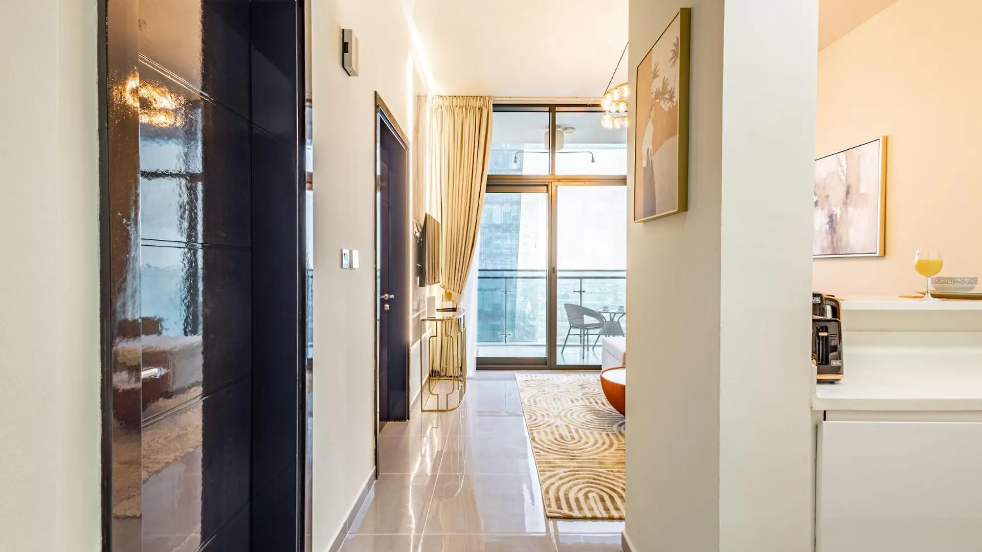 Lovely 1Br Business Bay Near Metro - City Skyline Views Dubai Lejlighed